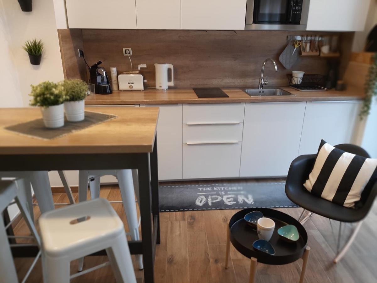 Arena Design Apartments With Free Private Parking And With A Terrace Pula Exteriör bild