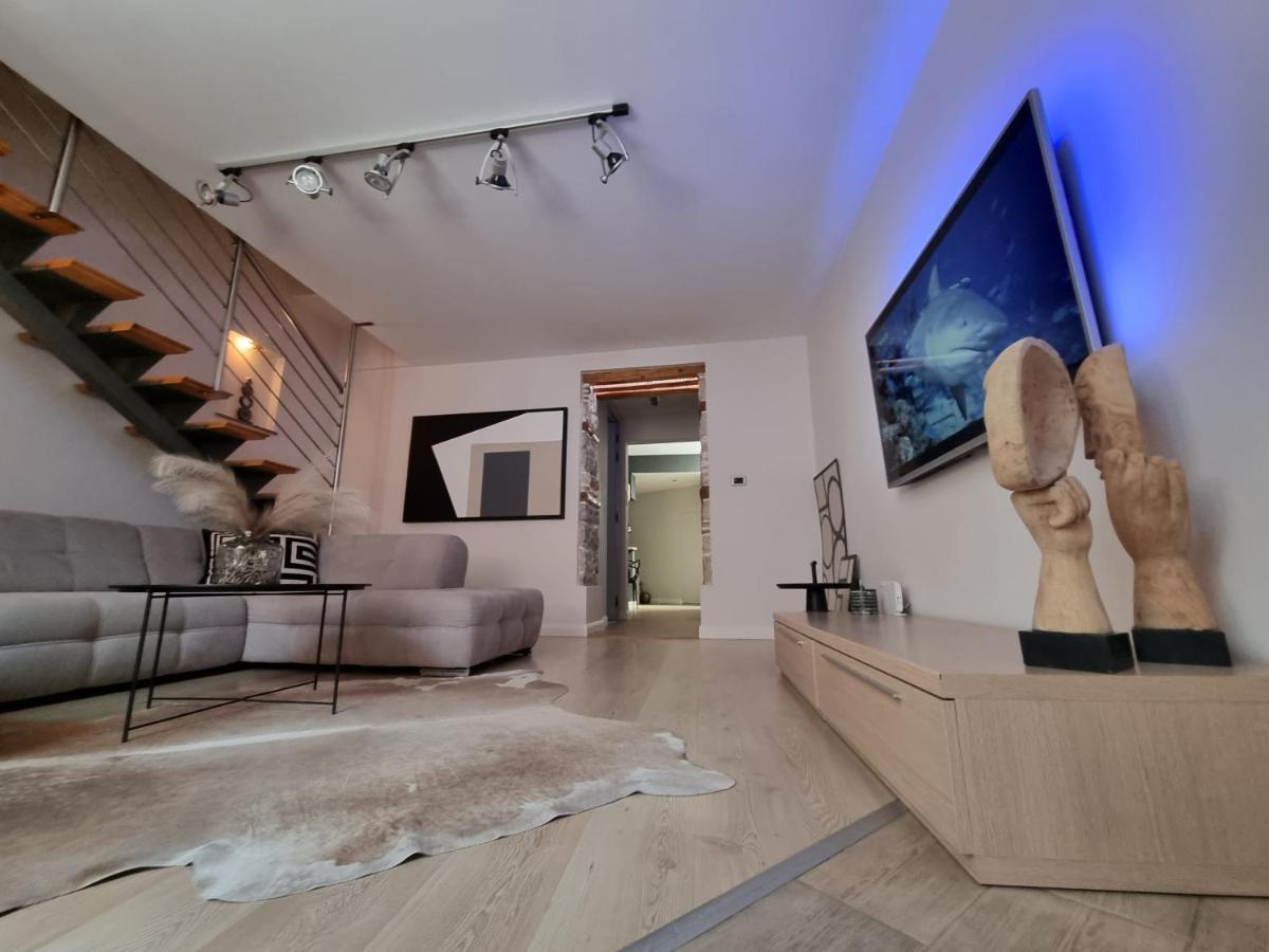 Arena Design Apartments With Free Private Parking And With A Terrace Pula Exteriör bild