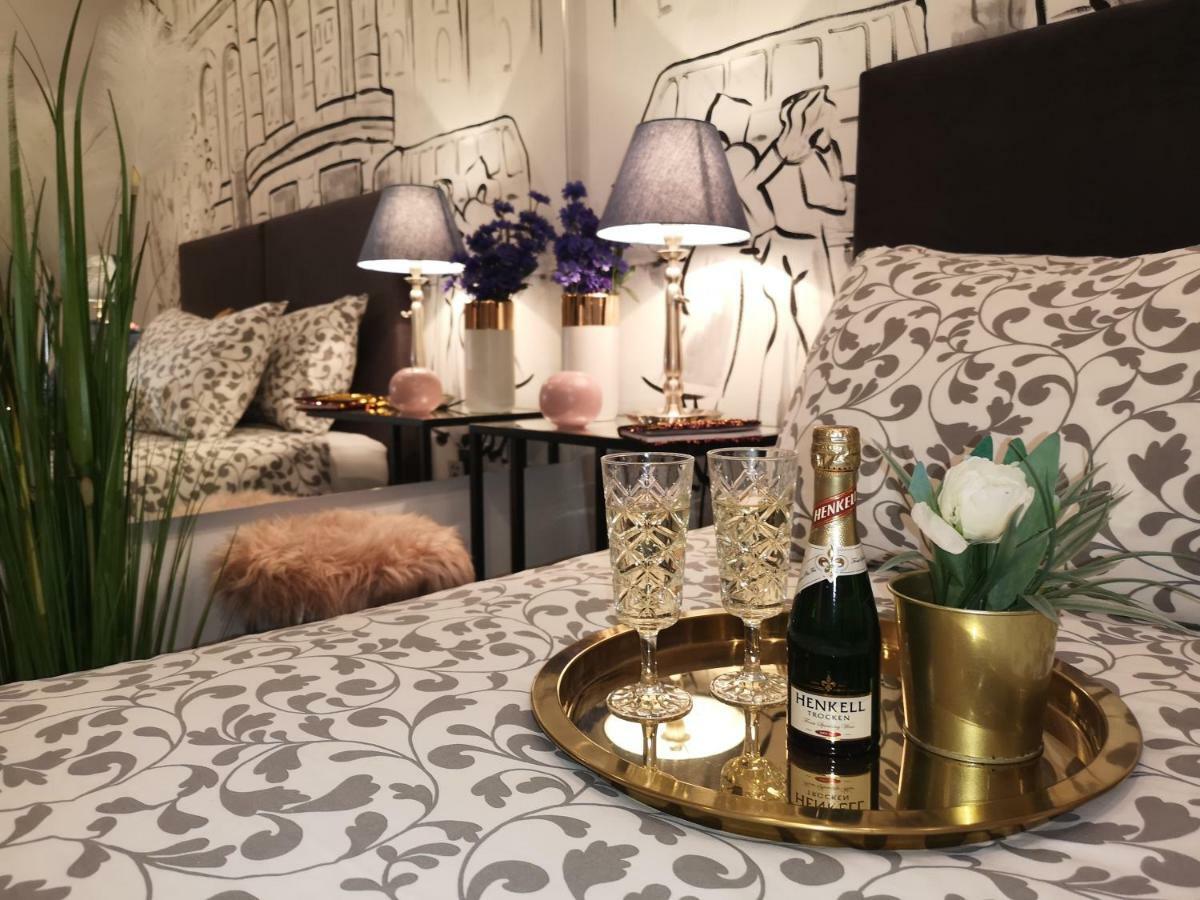 Arena Design Apartments With Free Private Parking And With A Terrace Pula Exteriör bild